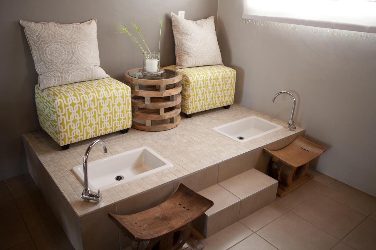 African Hills Safari Lodge & Spa มากาลีสเบิร์ก ภายนอก รูปภาพ