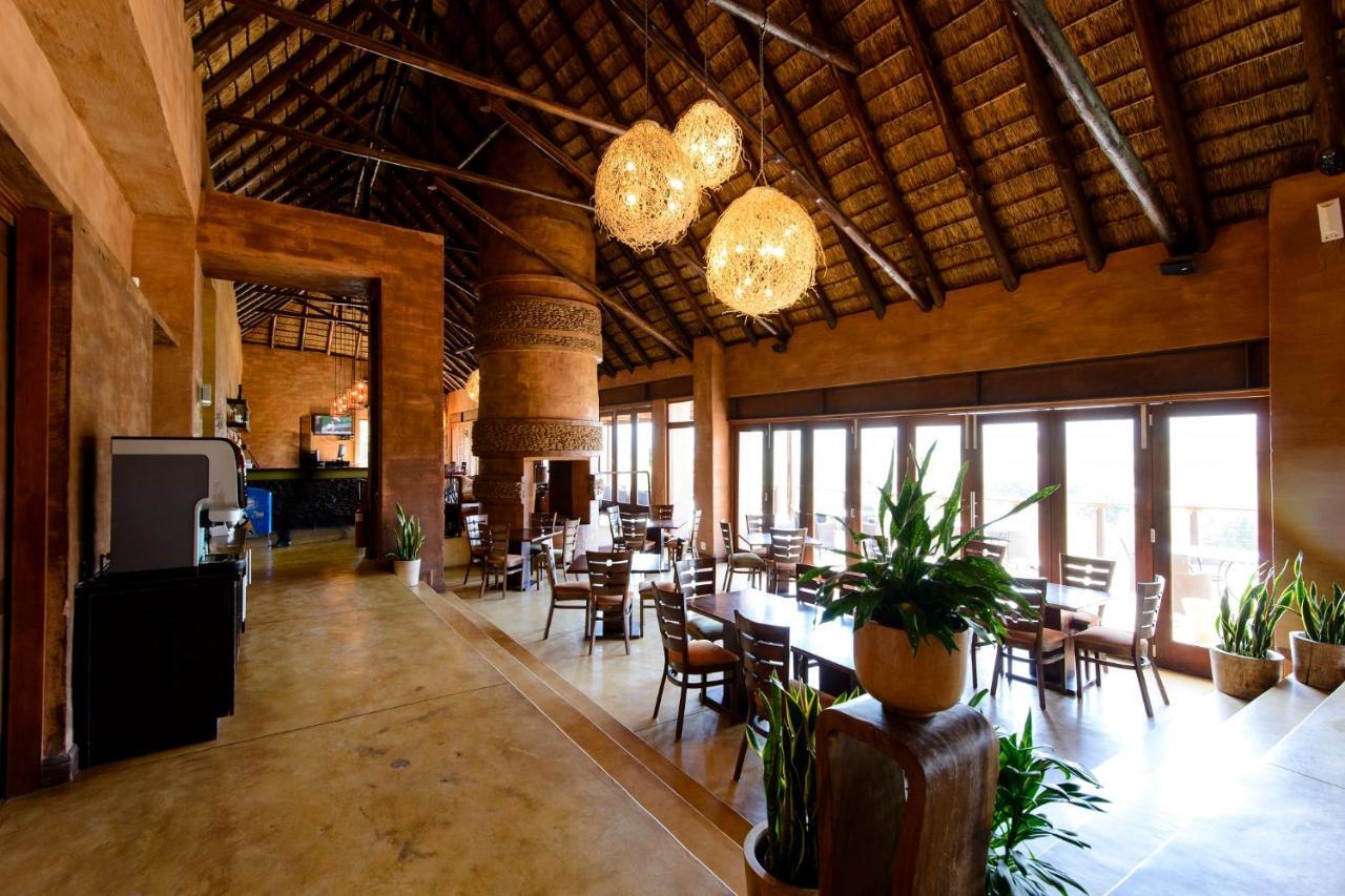 African Hills Safari Lodge & Spa มากาลีสเบิร์ก ภายนอก รูปภาพ