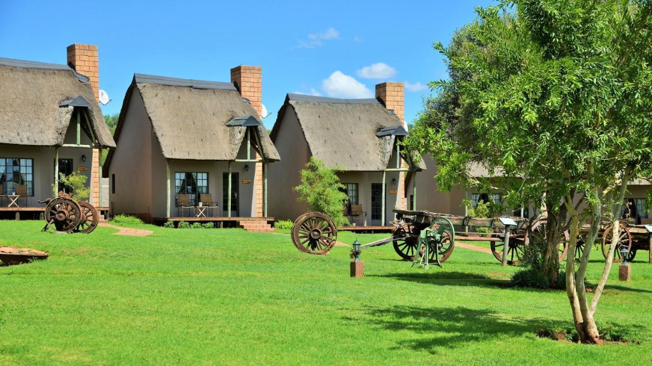 African Hills Safari Lodge & Spa มากาลีสเบิร์ก ภายนอก รูปภาพ