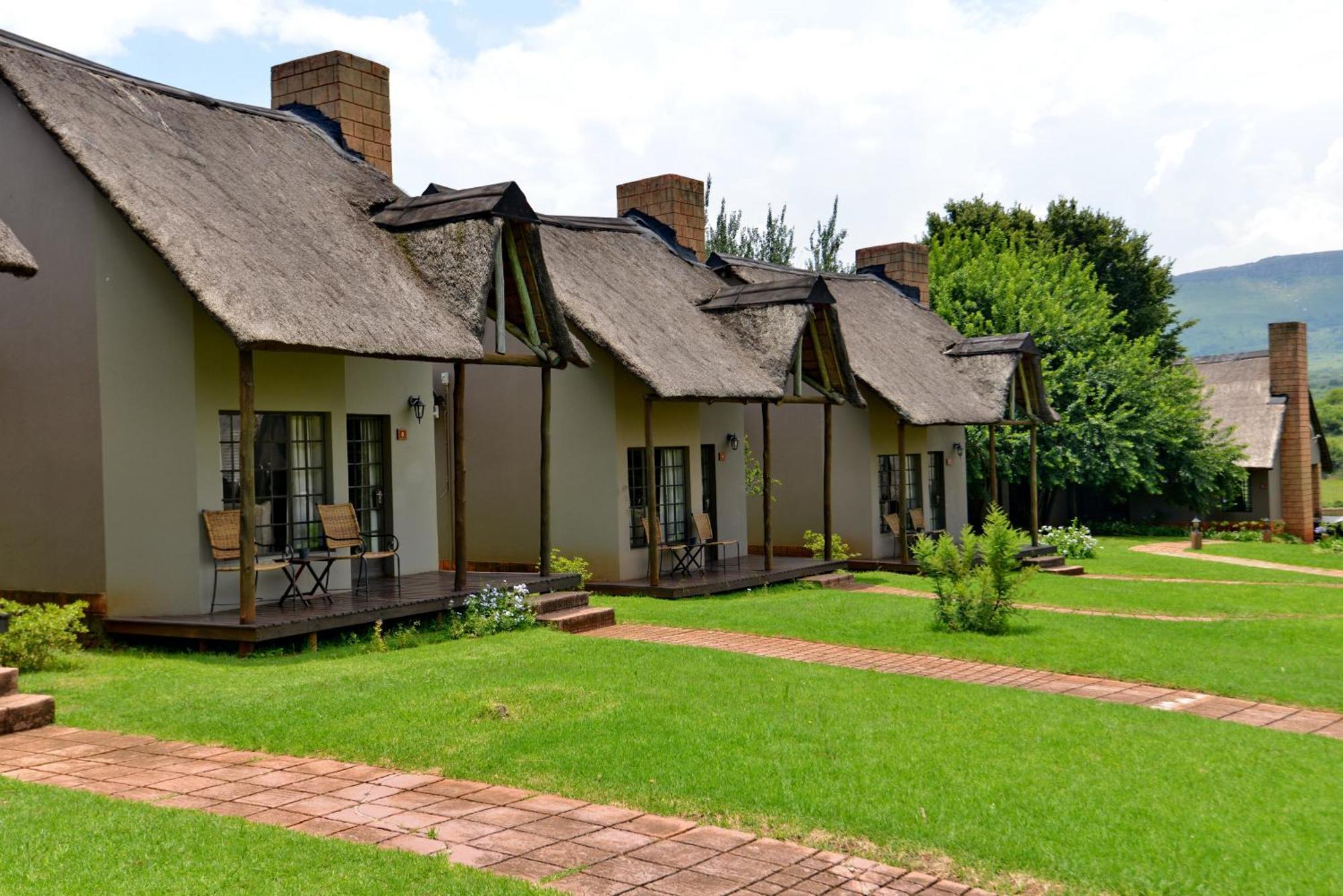 African Hills Safari Lodge & Spa มากาลีสเบิร์ก ภายนอก รูปภาพ