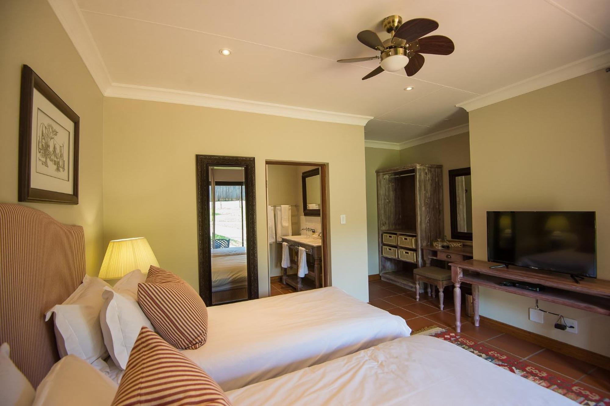 African Hills Safari Lodge & Spa มากาลีสเบิร์ก ภายนอก รูปภาพ