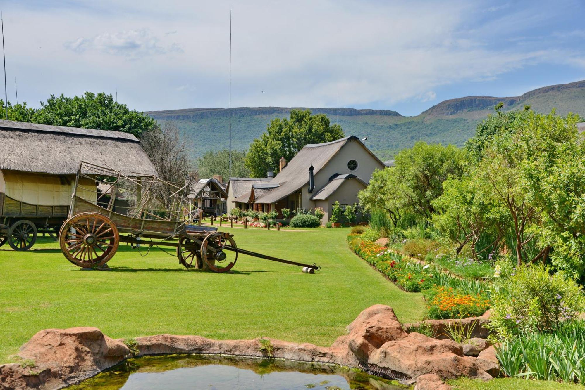 African Hills Safari Lodge & Spa มากาลีสเบิร์ก ภายนอก รูปภาพ