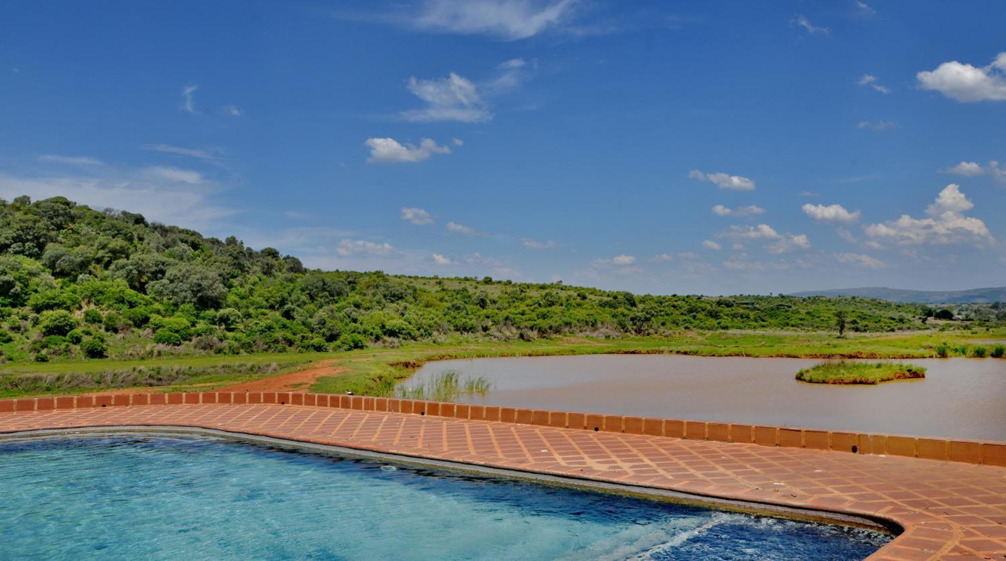 African Hills Safari Lodge & Spa มากาลีสเบิร์ก ภายนอก รูปภาพ