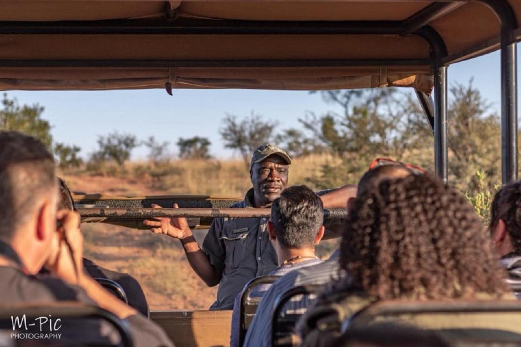 African Hills Safari Lodge & Spa มากาลีสเบิร์ก ภายนอก รูปภาพ