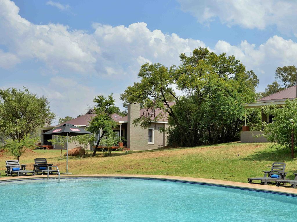 African Hills Safari Lodge & Spa มากาลีสเบิร์ก ภายนอก รูปภาพ