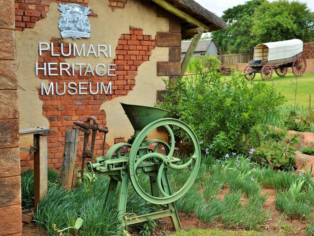 African Hills Safari Lodge & Spa มากาลีสเบิร์ก ภายนอก รูปภาพ